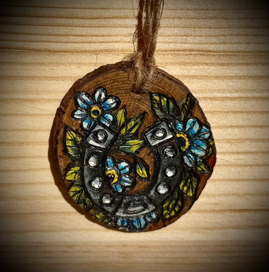 Floral Horseshoe Woodslice Gift Tag or Ornament | Hand Burned & Painted